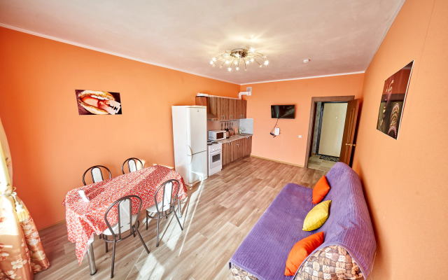 Evrodvushka na 15 etazhe na 6 chelovek, v ZhK Solnechnyj  Flat