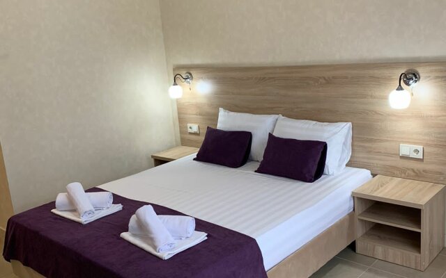 Golden Plaza Hotel