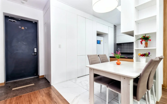 Na Prospekte Kabanbay Batyra 43 block B Apartments