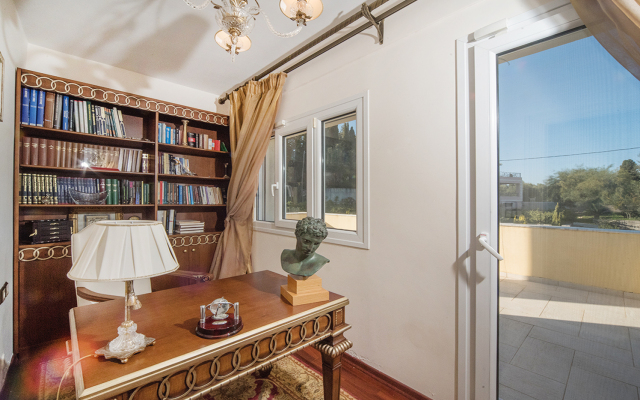 Ellania Villa