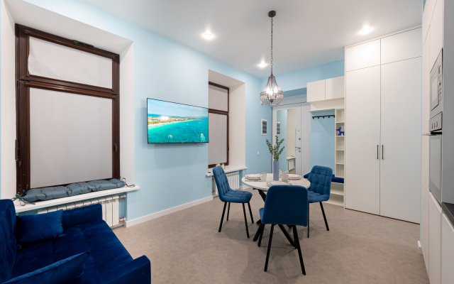 Uyutnaya studiya s vidom na naberezhnuyu Fontanki Apartments