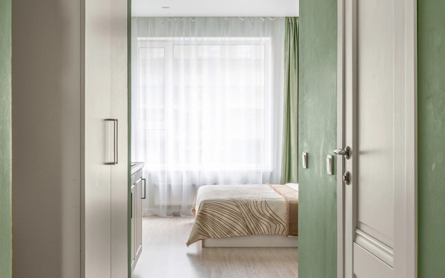 Студия у Метро Космонавтов