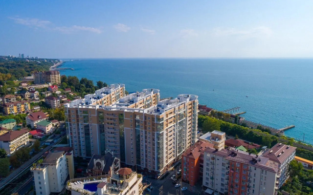Na Samom Beregu Chyornogo Morya Flat