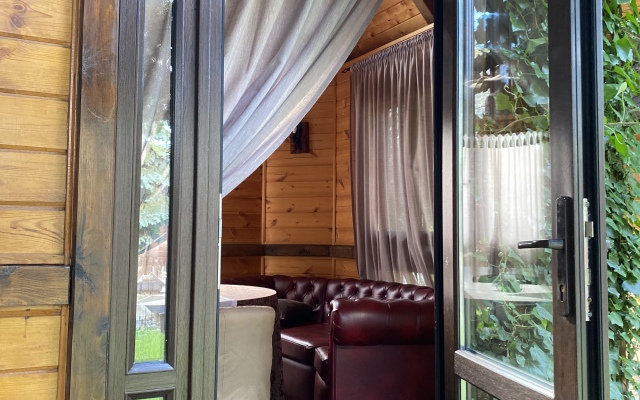 Gostinichno-Restorannyij Kompleks Veterok Hotel