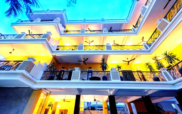 Golden Banana Residence Hotel