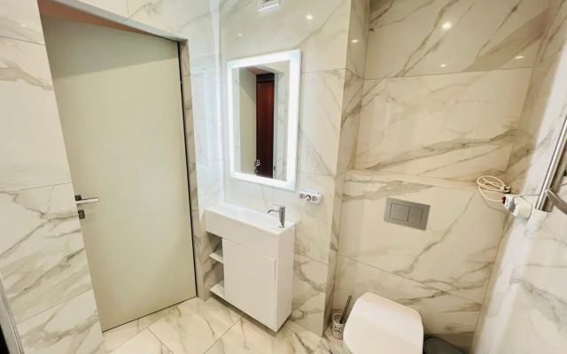 Dvukhurovnevye S Basseynom Na Territorii San-Marino Apartmen