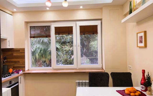 Квартира Уютная в Тихом Центре на Роз 65 10 Минут до Моря