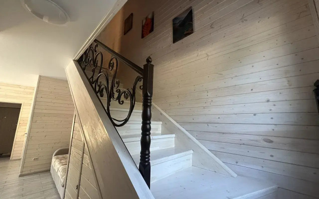 S baney i basseynom Private house