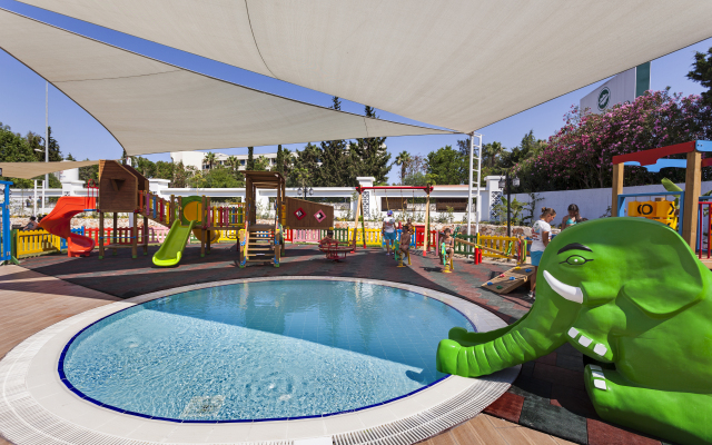 Karmir Resort  & SPA Hotel