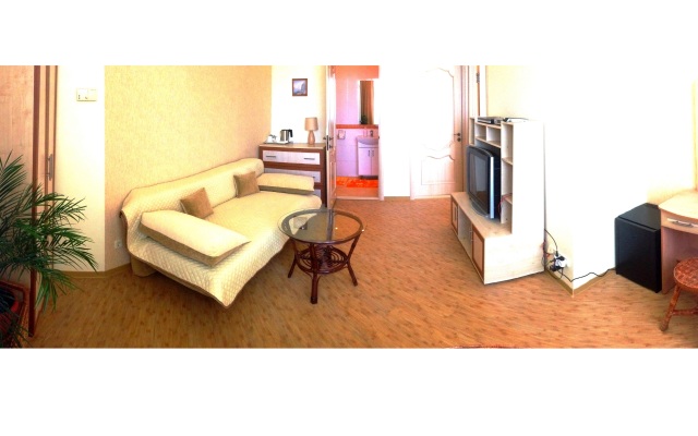 Myis Tolstyij Guest House