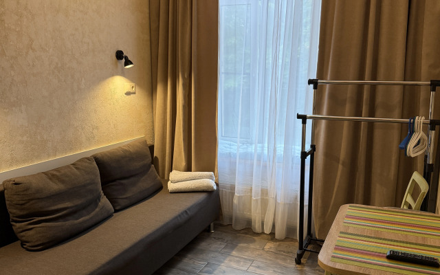 Dvukhurovnevye Apartamenty Oranzhevye Poyuschie Fontany Apartments
