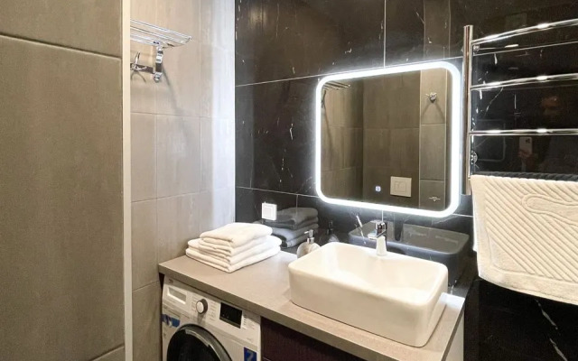 Апартаменты-студия улучшенная с кроватью, двуспальным диваном и балконом, 16 этаж