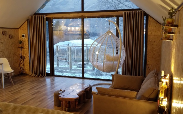 Kazbegi Qabarjina Apartments