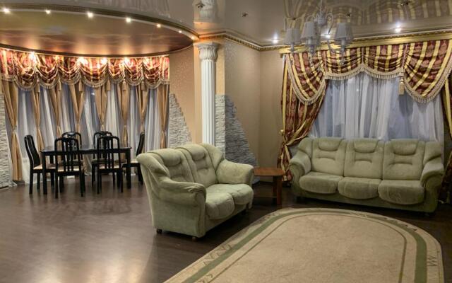 Tryokhkomnatnye Dlya 10 Chelovek Apartments