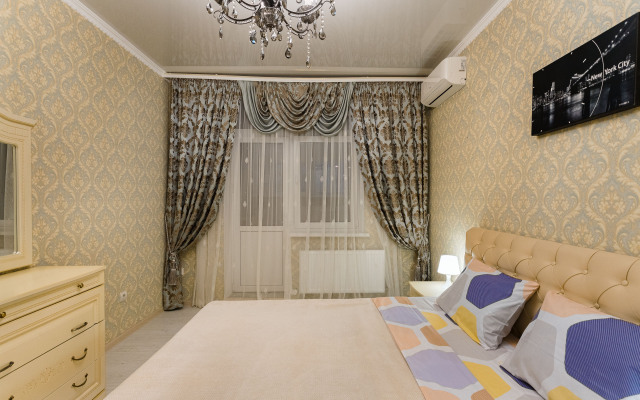 Yevro 3kh Komnatnye Apartamenty S Vidom Na Park Galitskogo Apartments