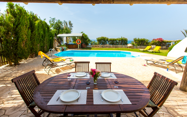 Clarissa & Carmel’s Villa