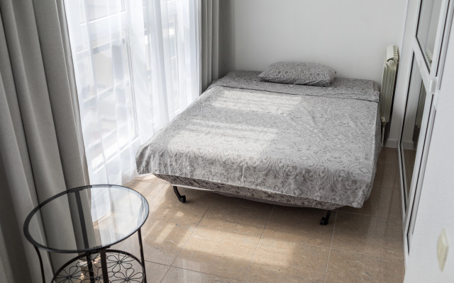 Studiya Per B Khmelnitskogo Flat