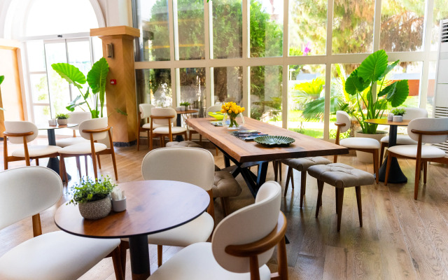 Rose Garden Premium Hotel