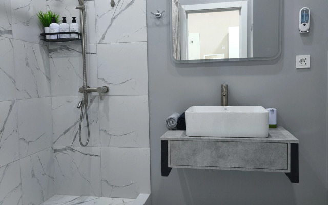 Sovremennaya Studiya V Novo Komarovo Flat