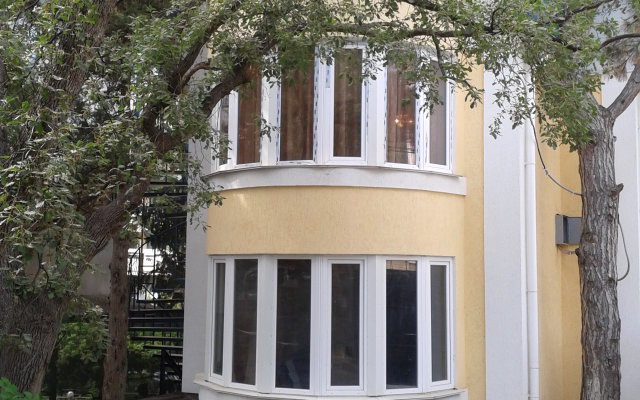 Na Shosse Alupkinskom 62V Guest House