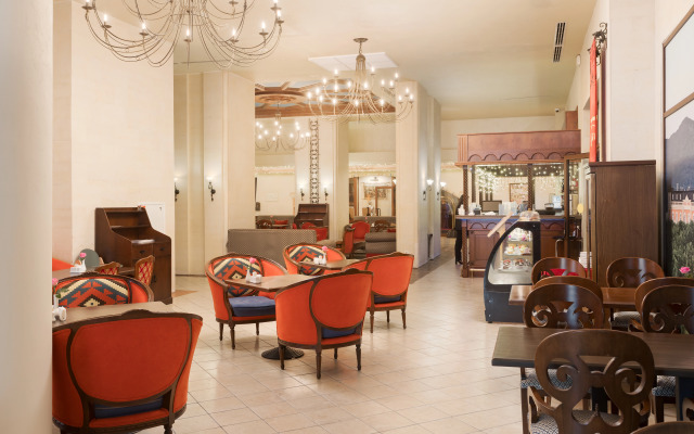 Bogatyr Hotel — Includes Sochi Park Tickets
