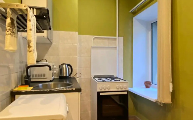 700 Shagov Do Nevskogo Prospekta Flat
