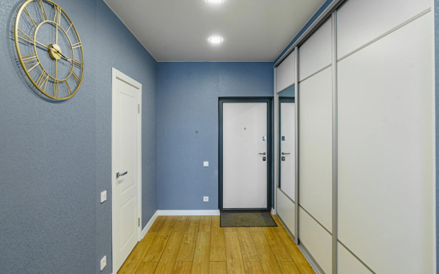 Vidovaya S Panoramnymi Oknami Na Naberezhnoy Reki Flat