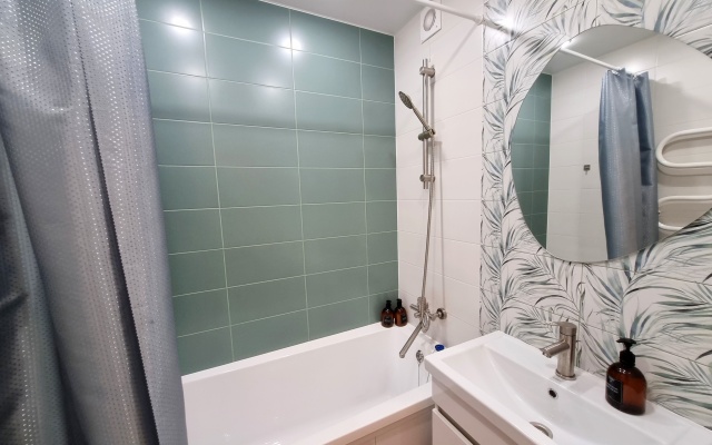 Dvukhkomnatnaya v tikhom rayone i blizko k metro Flat