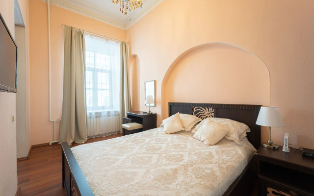 Апартаменты У Дворцовой Площади с Камином