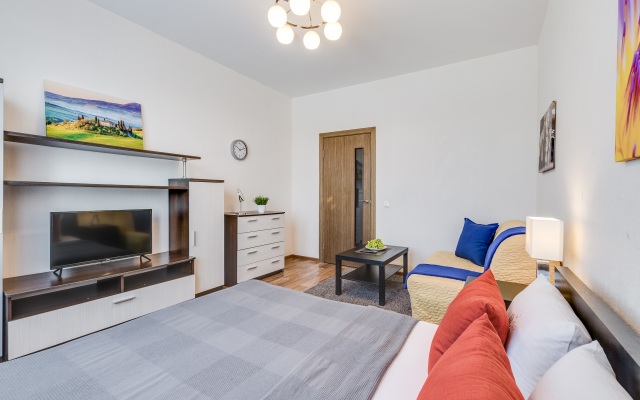 101Apart U Metro Prospekt Slavy Apartments