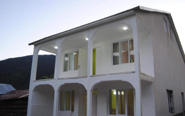 Mazeri Guest House