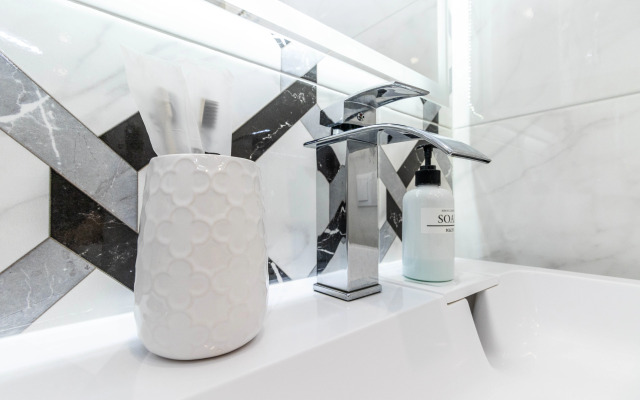 Квартира комфортные Ивана Захарова 18/2