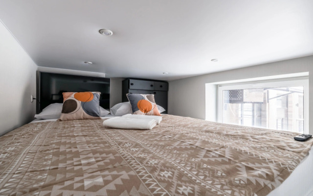 Апартаменты Улучшенные с Балконом Двухуровневые у метро Аэропорт 305