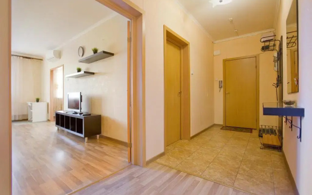 Апартаменты Трехкомнатные на Коломяжском 26