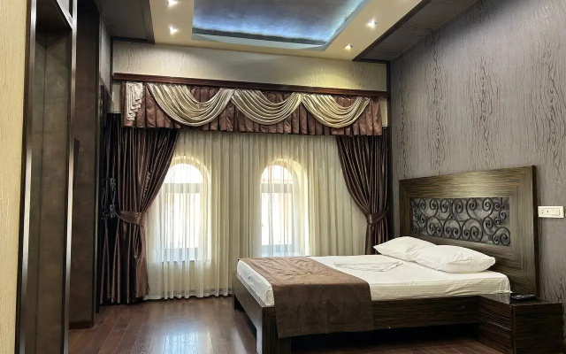 Отель Roma Yerevan & Tours