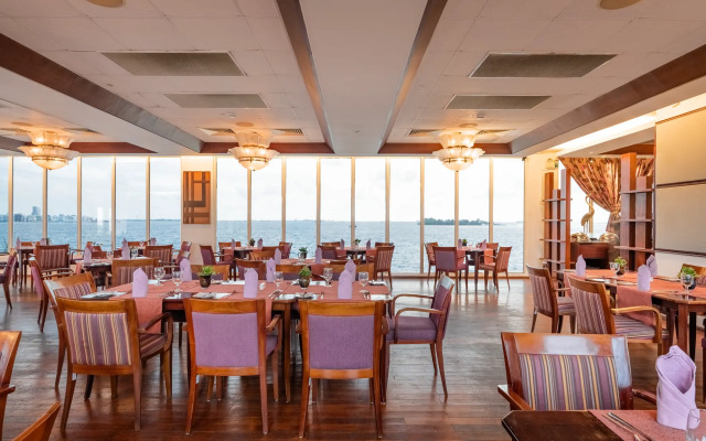 Hulhule Island Hotel