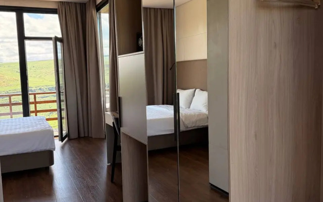 Medovye Kholmy Glamping