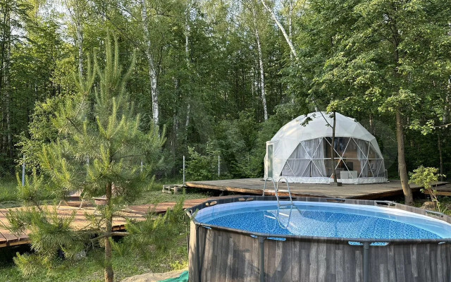 V Lesu Glamping