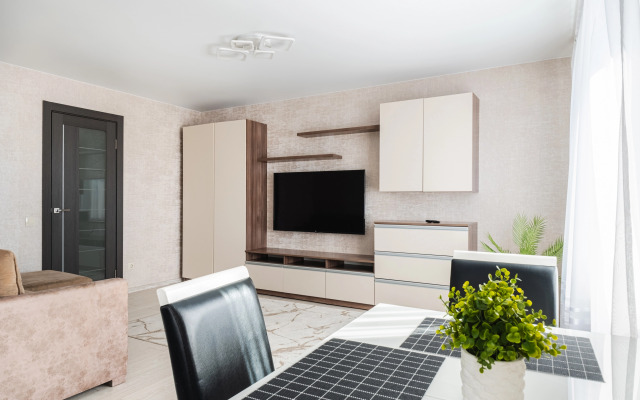 Vozle ZhD vokzala Flat