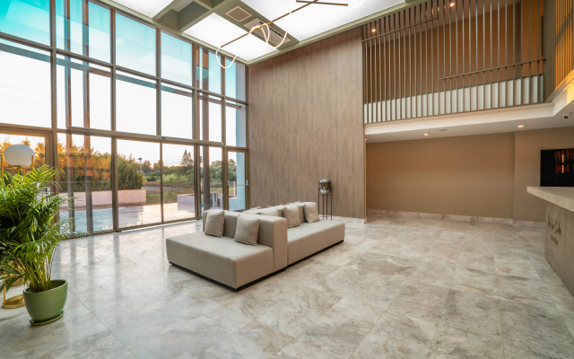 Prive Suite Side & Spa  (Adult Only 16+)