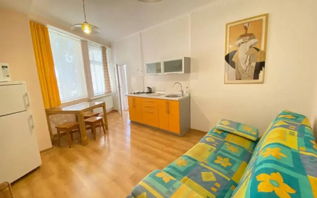 Klassicheskie Dvukhmestnye S Balkonom 1/2 Apartment