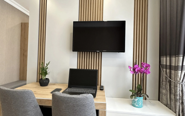 H&L Suites Hotel
