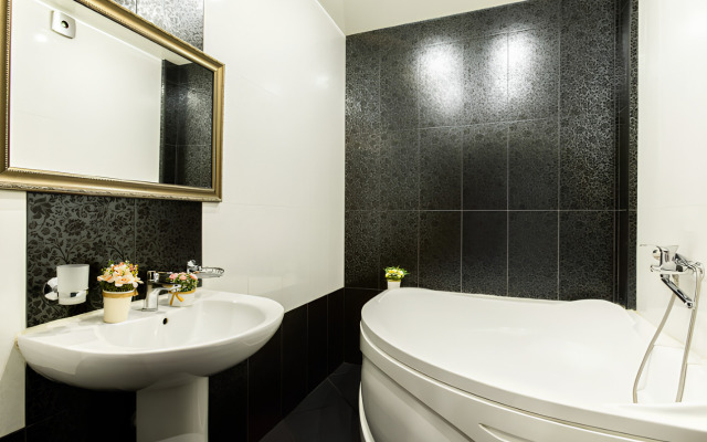 Na Revolyutsionnoy 3 Apartments