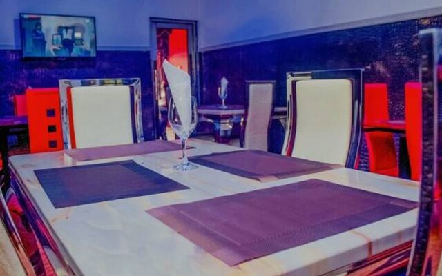 Ama Luxury Suites Hotel