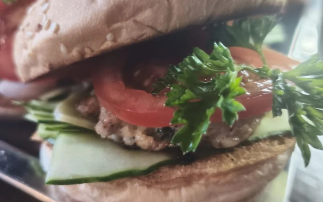 Частный дом в лесу у реки