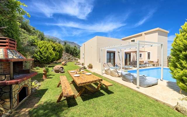Cretan Sunny Villa Heated Pool
