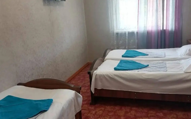 Uyut Guest house