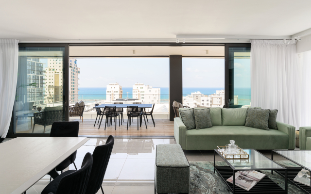 Апартаменты Luxury with Terrace & Sea View by FeelHome