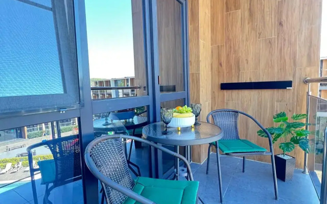 Dizaynerskaya Studiya s Basseynom Apartments