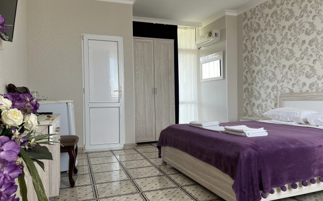 Kristal Hotel